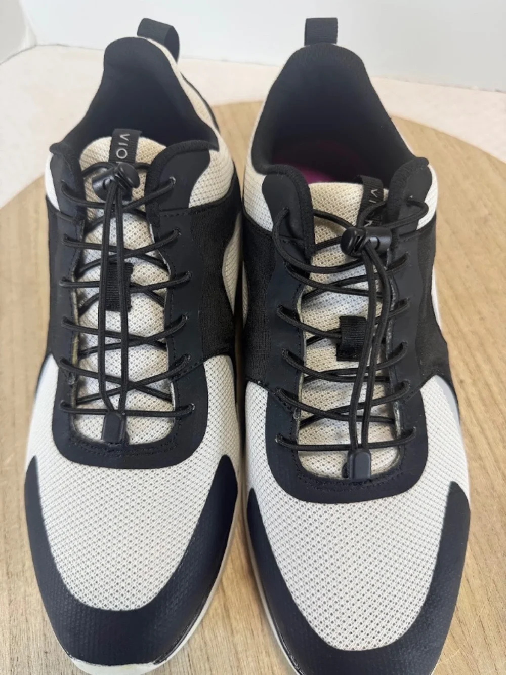 Vionic Womens 11 Athletic Walking Sneakers Black White Mesh NWT